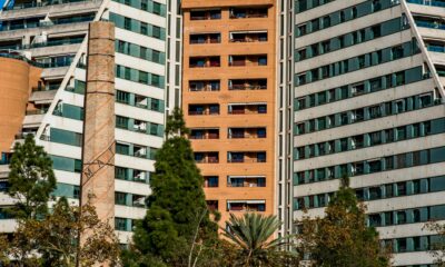 Luxury Smart Homes: Integrating Technology in Interior Design