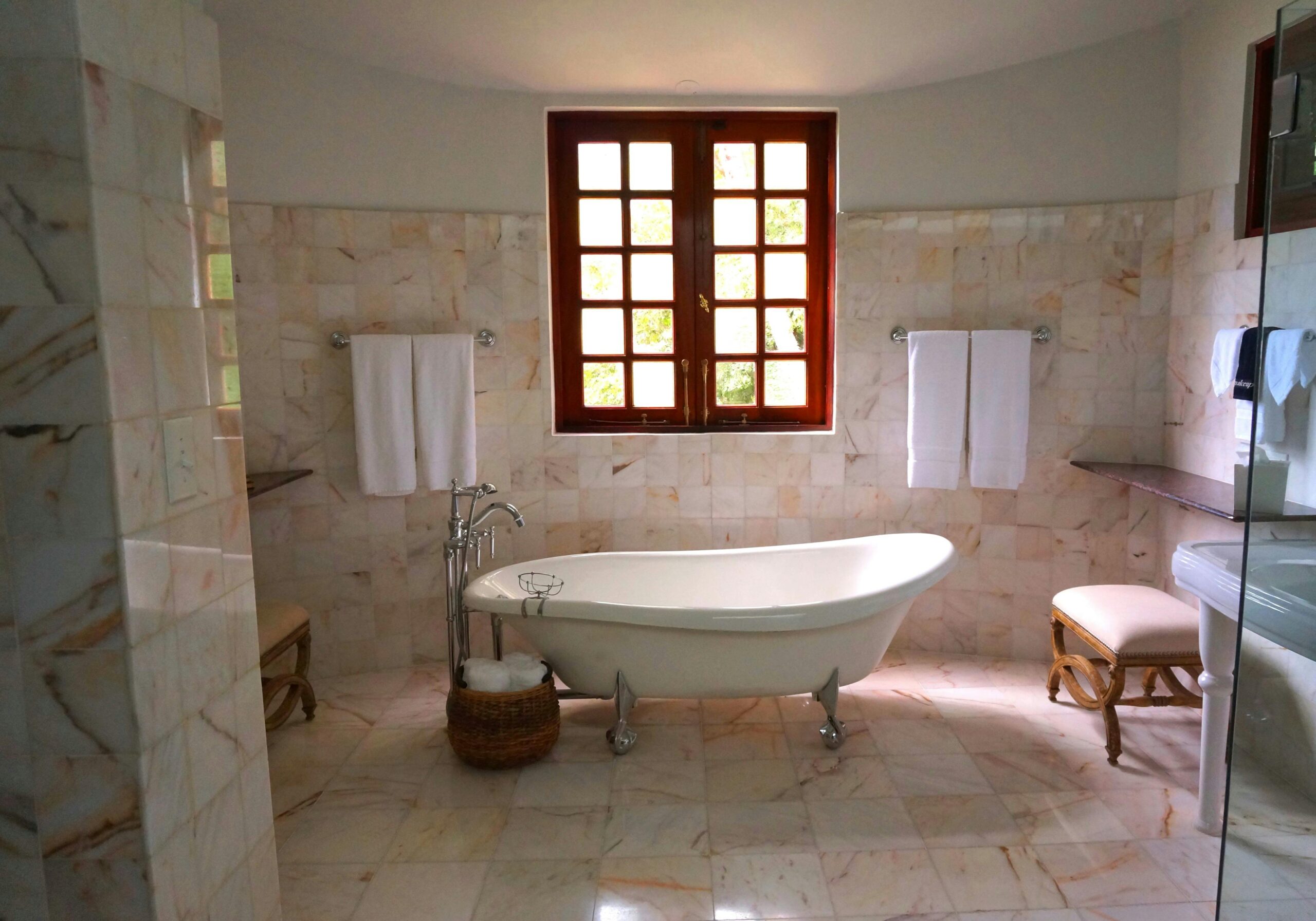 Using Mirrors in Luxury Interior Design